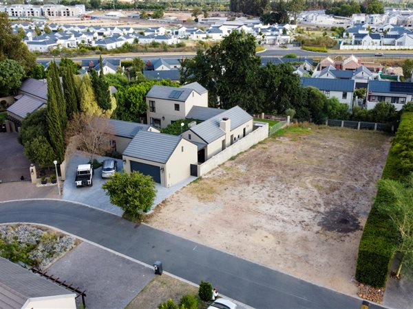 1317 m² Land available in Paarl