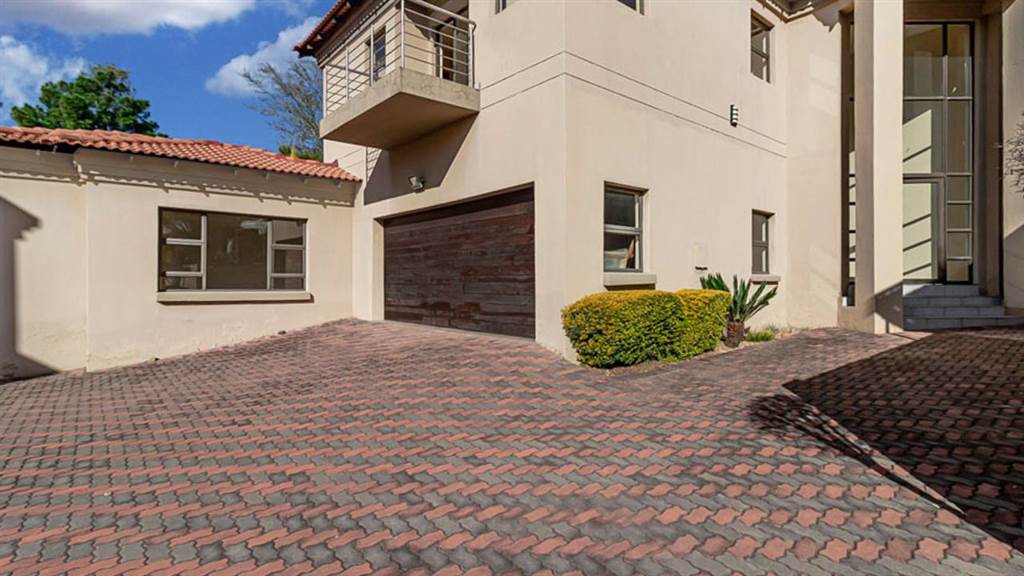 8 Bed House in Fourways photo number 1