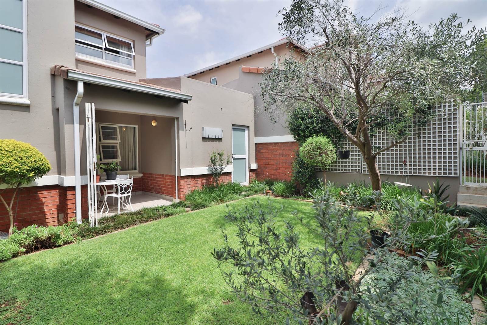 2 Bed Townhouse in Bryanston photo number 25
