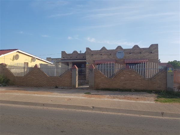 4 Bed House in Zwide