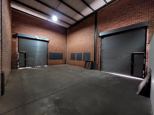 293  m² Industrial space