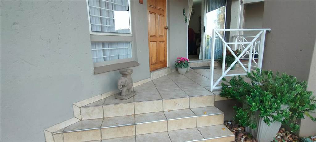 2 Bed Townhouse in Rangeview photo number 3