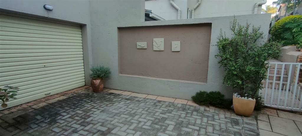2 Bed Townhouse in Rangeview photo number 19