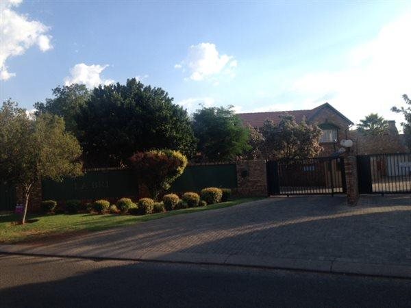 3 Bedroom Townhouse 3 Bedroom Townhouse