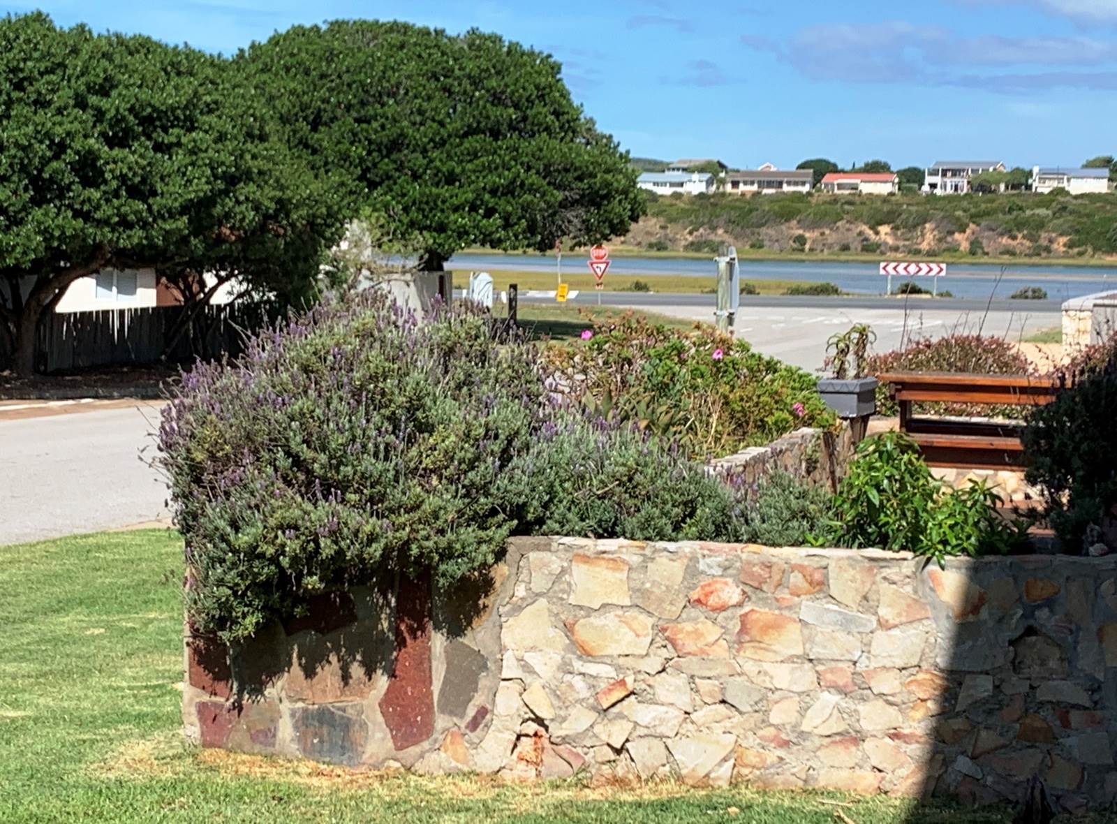 1 Bed Apartment in Stilbaai photo number 2