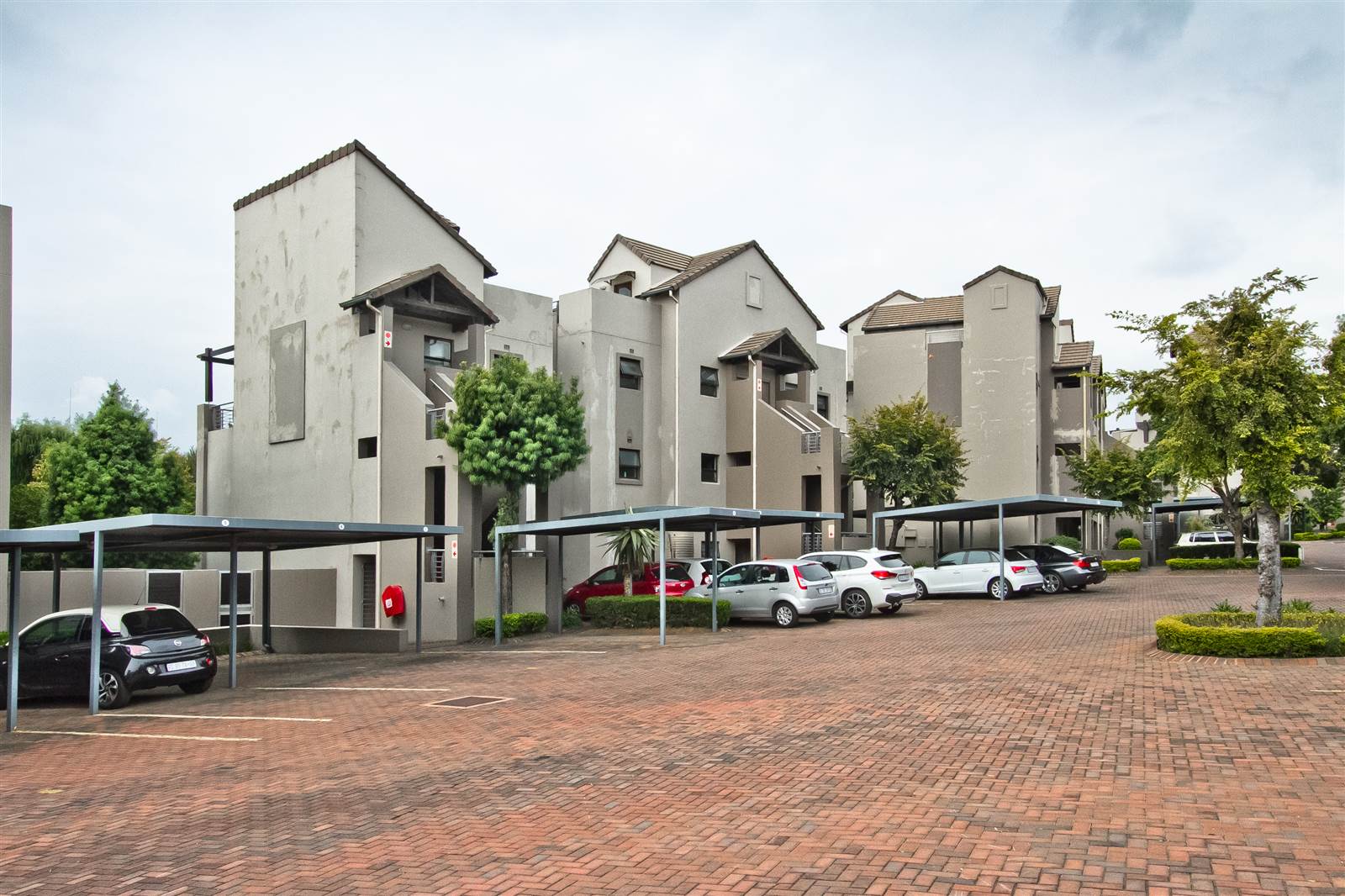 1 Bed Apartment in Sunninghill photo number 16