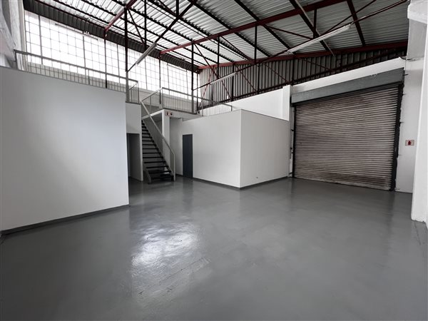 151  m² Industrial space