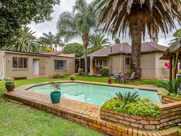 4 Bedroom House 4 Bedroom House