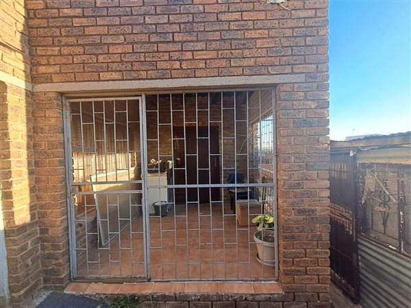 2 Bedroom House 2 Bedroom House