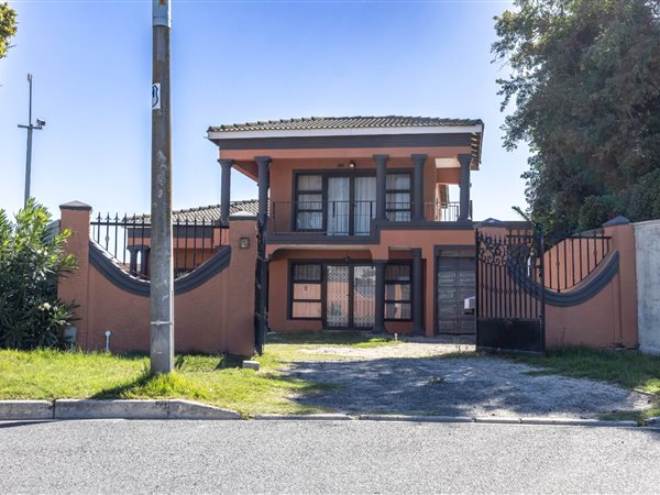 4 Bedroom House 4 Bedroom House