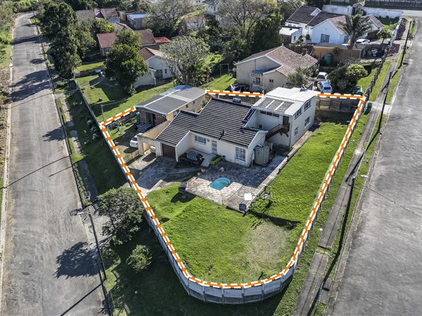 4 Bedroom House 4 Bedroom House