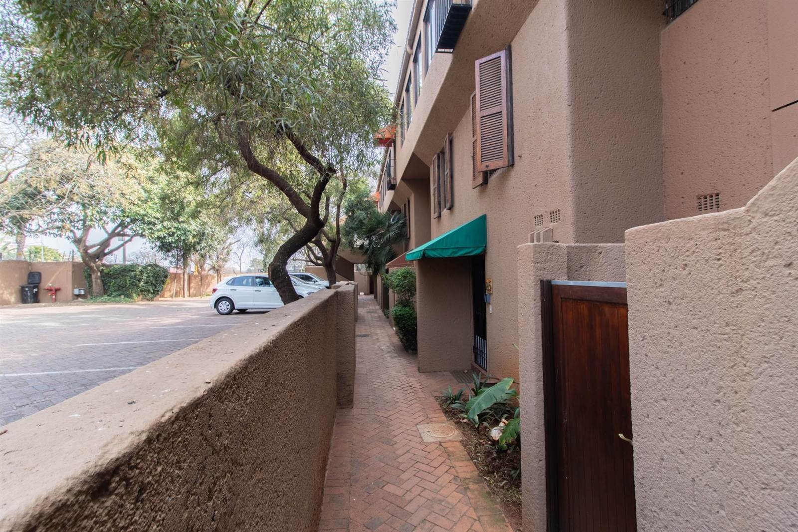 3 Bed Townhouse in Parktown photo number 22