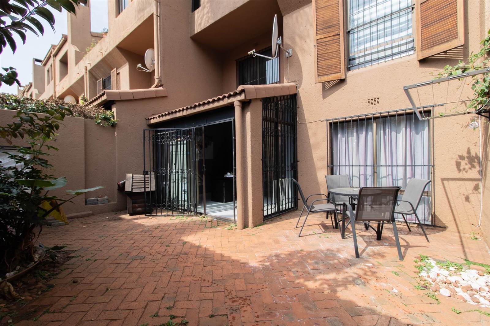 3 Bed Townhouse in Parktown photo number 16