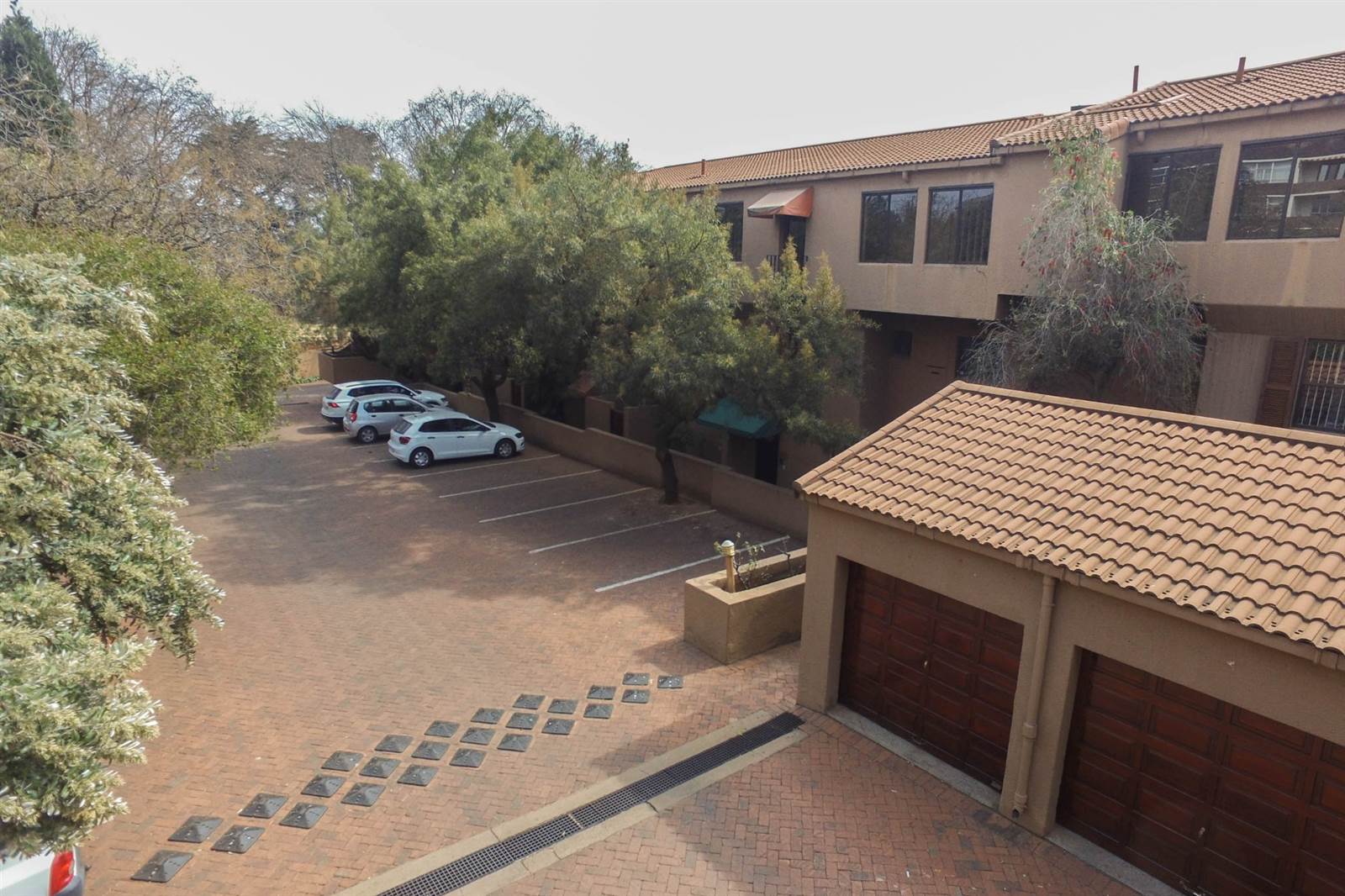 3 Bed Townhouse in Parktown photo number 3