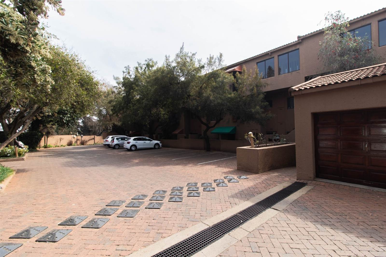 3 Bed Townhouse in Parktown photo number 23
