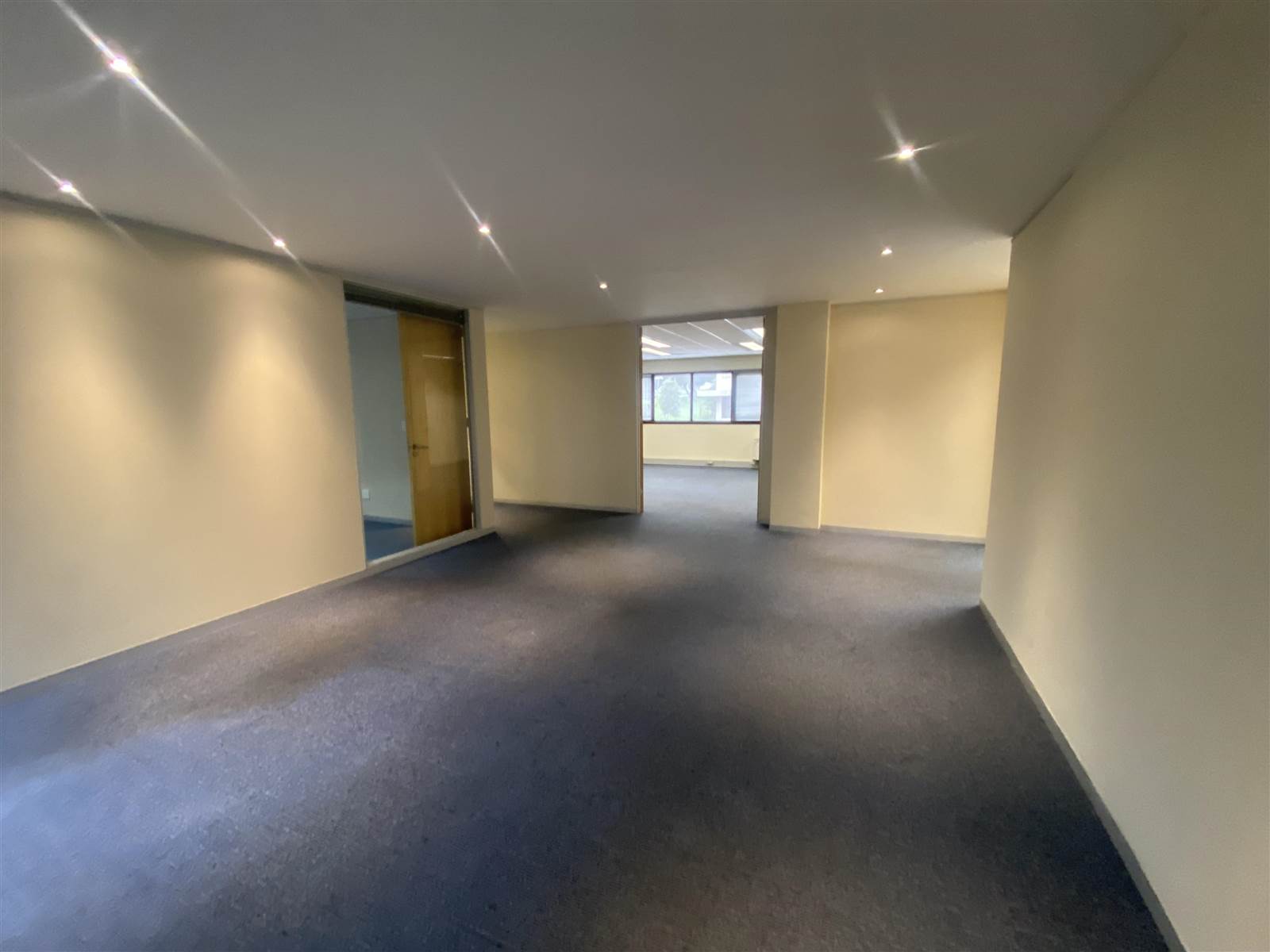 637  m² Commercial space in Pinelands photo number 14