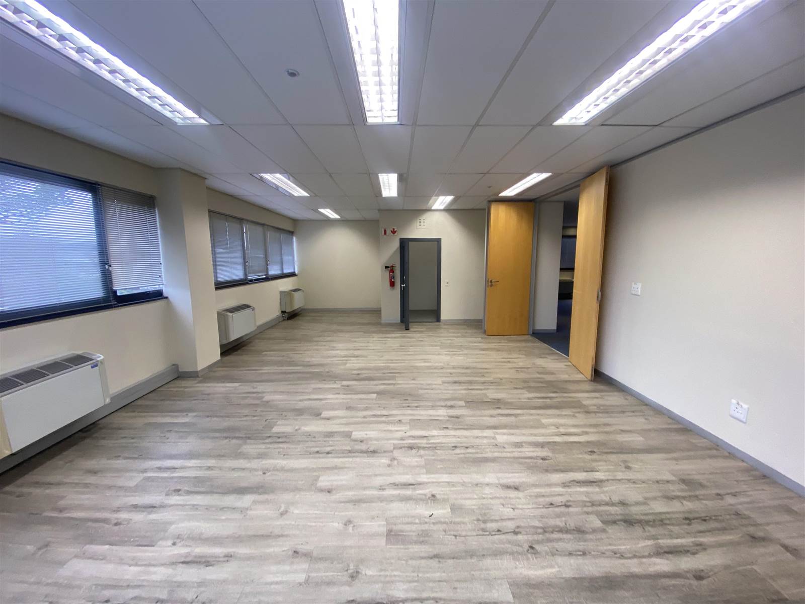 637  m² Commercial space in Pinelands photo number 9