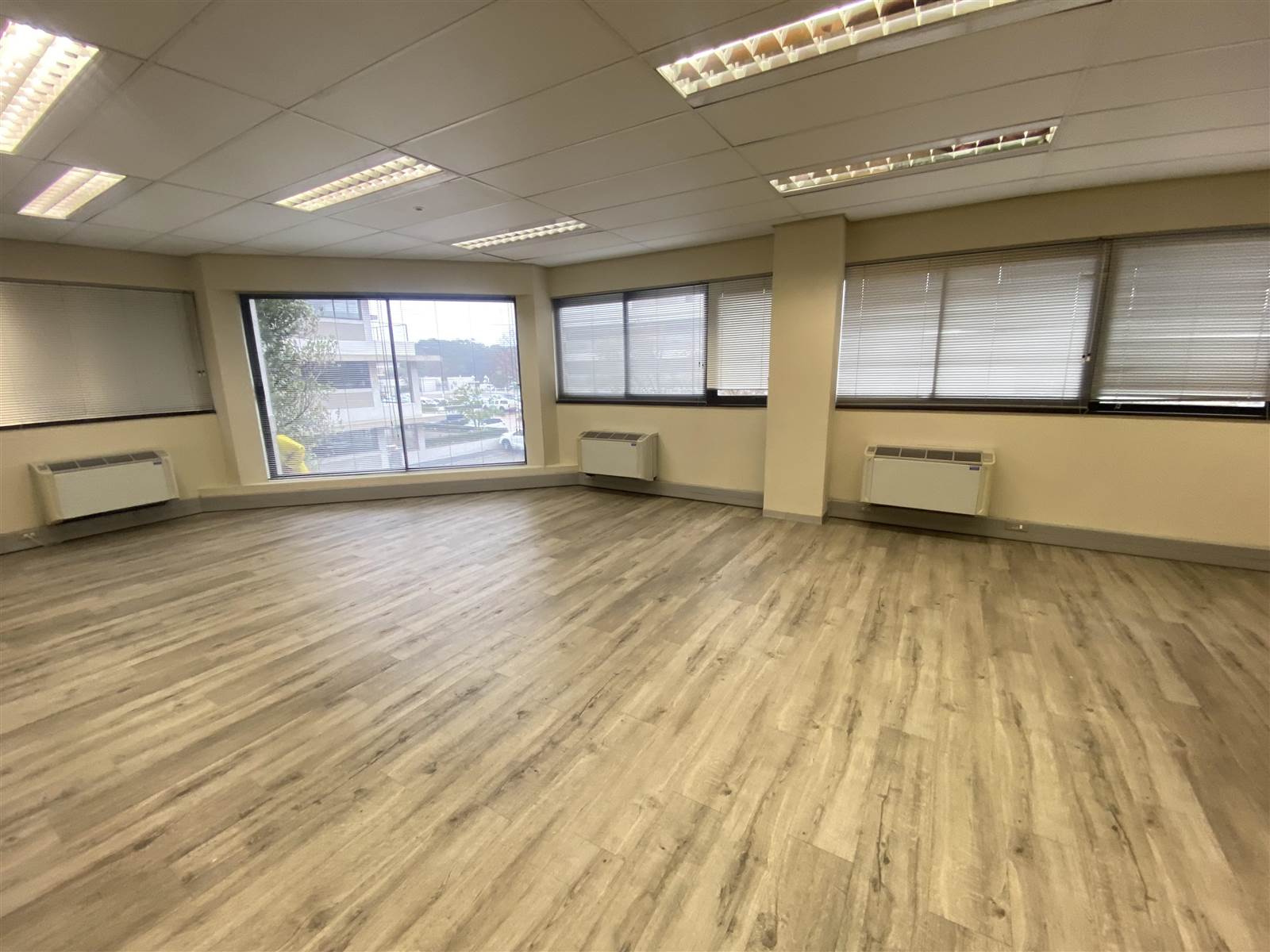 637  m² Commercial space in Pinelands photo number 7