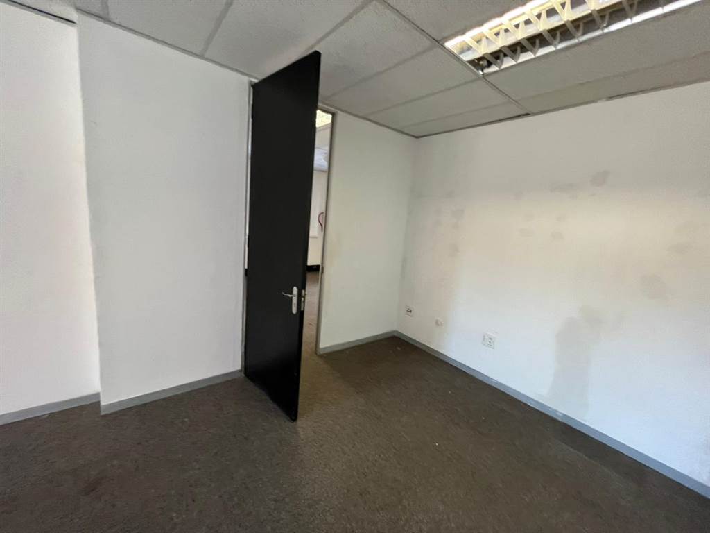 2208  m² Commercial space in Rivonia photo number 13