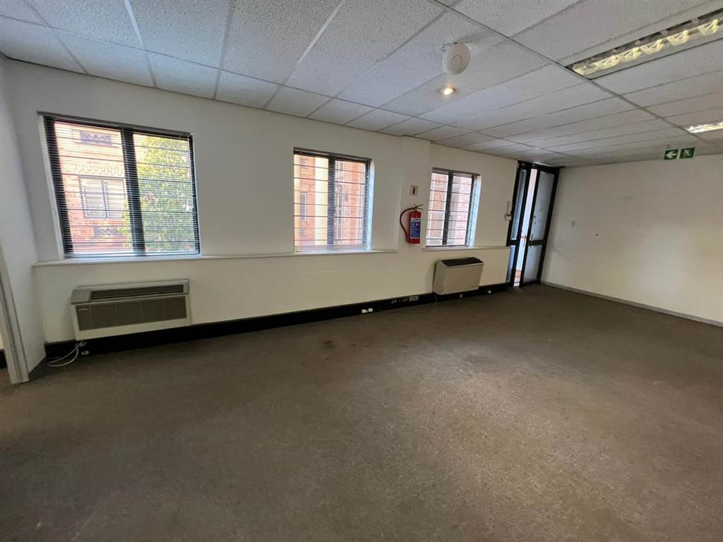 2208  m² Commercial space in Rivonia photo number 11