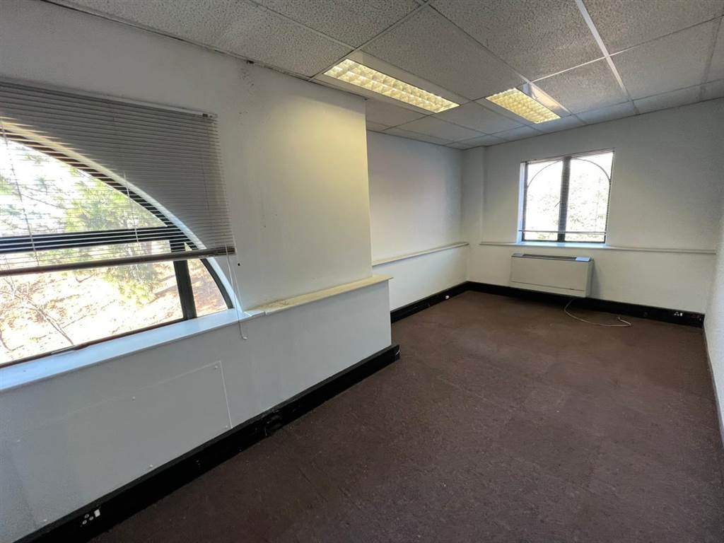 2208  m² Commercial space in Rivonia photo number 18