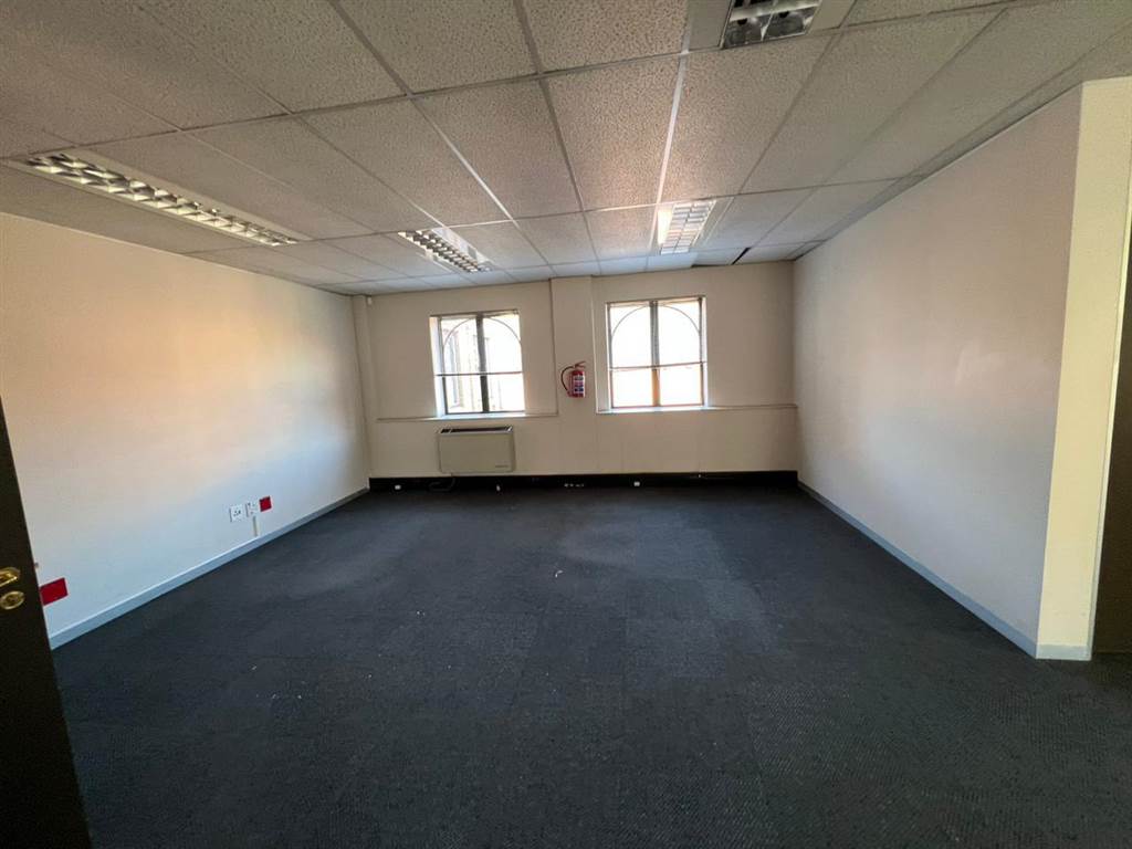 2208  m² Commercial space in Rivonia photo number 27