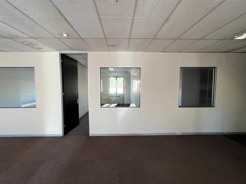 2208  m² Commercial space in Rivonia photo number 15