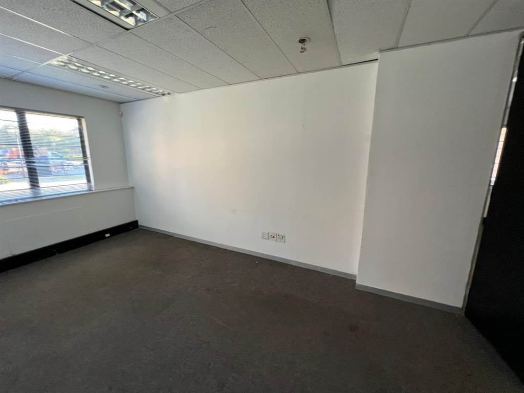 2208  m² Commercial space in Rivonia photo number 10