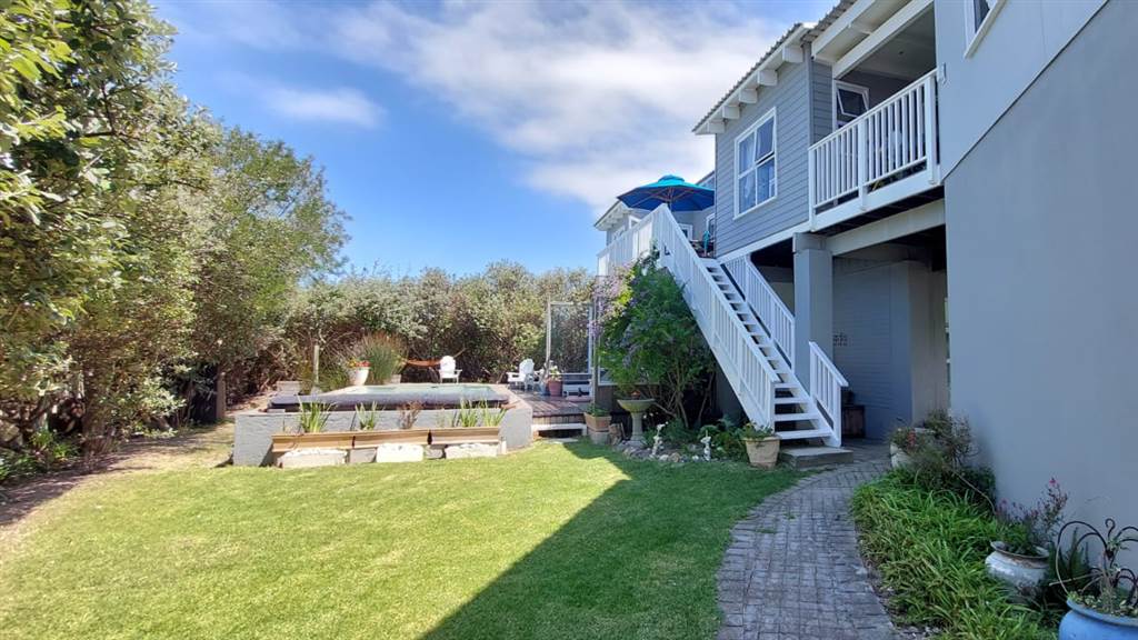 4 Bed House in Bettys Bay photo number 20