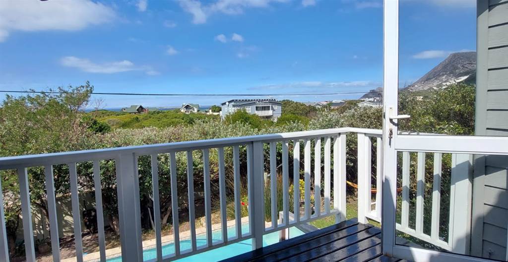 4 Bed House in Bettys Bay photo number 23
