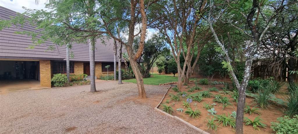 5 Bed House in Kameelfontein and surrounds photo number 3