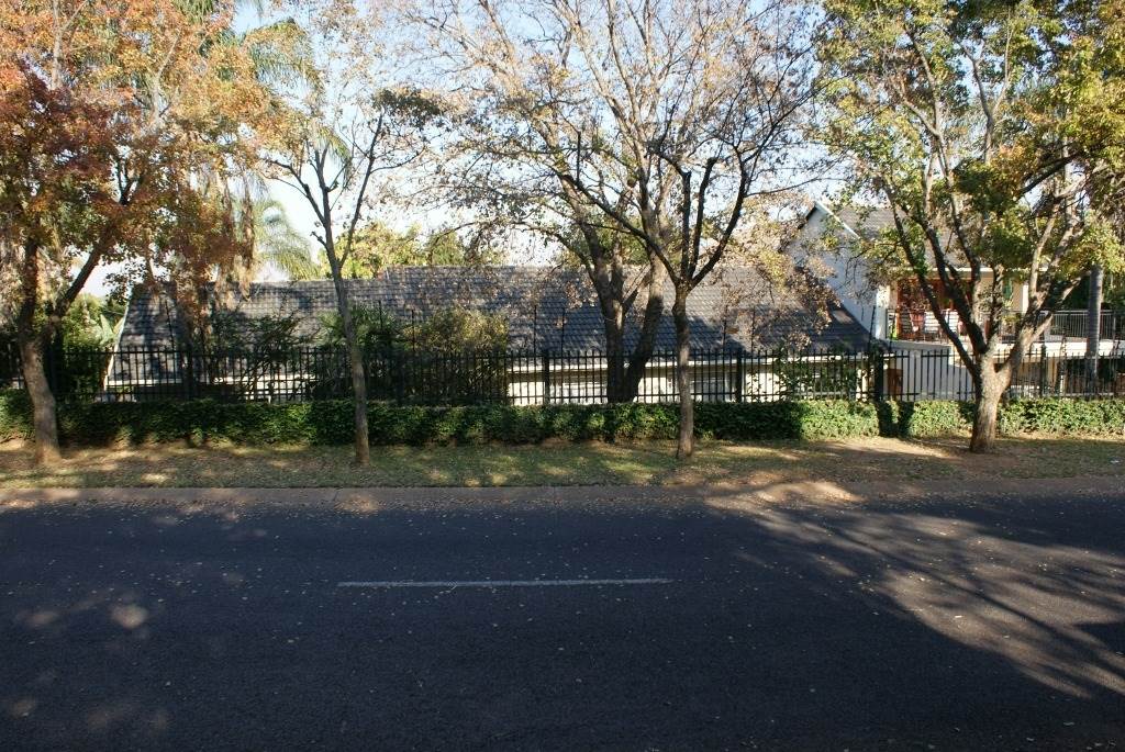 3 Bed House in Waterkloof Ridge photo number 2