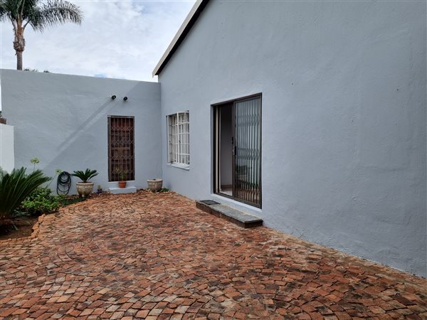 1 Bed Garden Cottage in Garsfontein