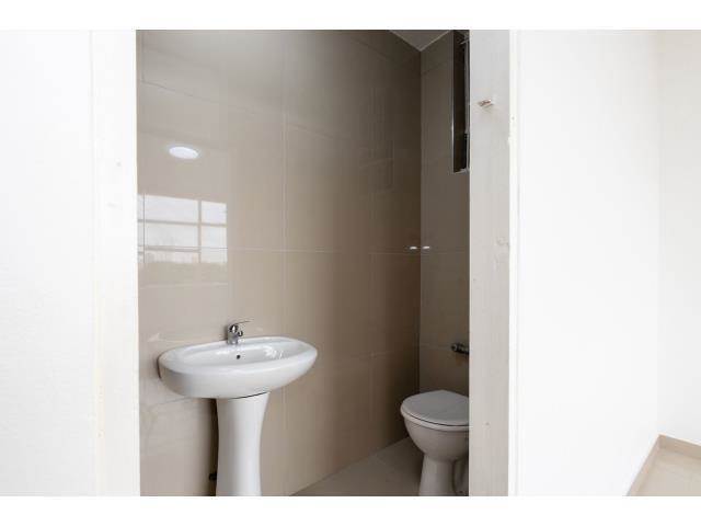 2 Bed Apartment in Musgrave photo number 11
