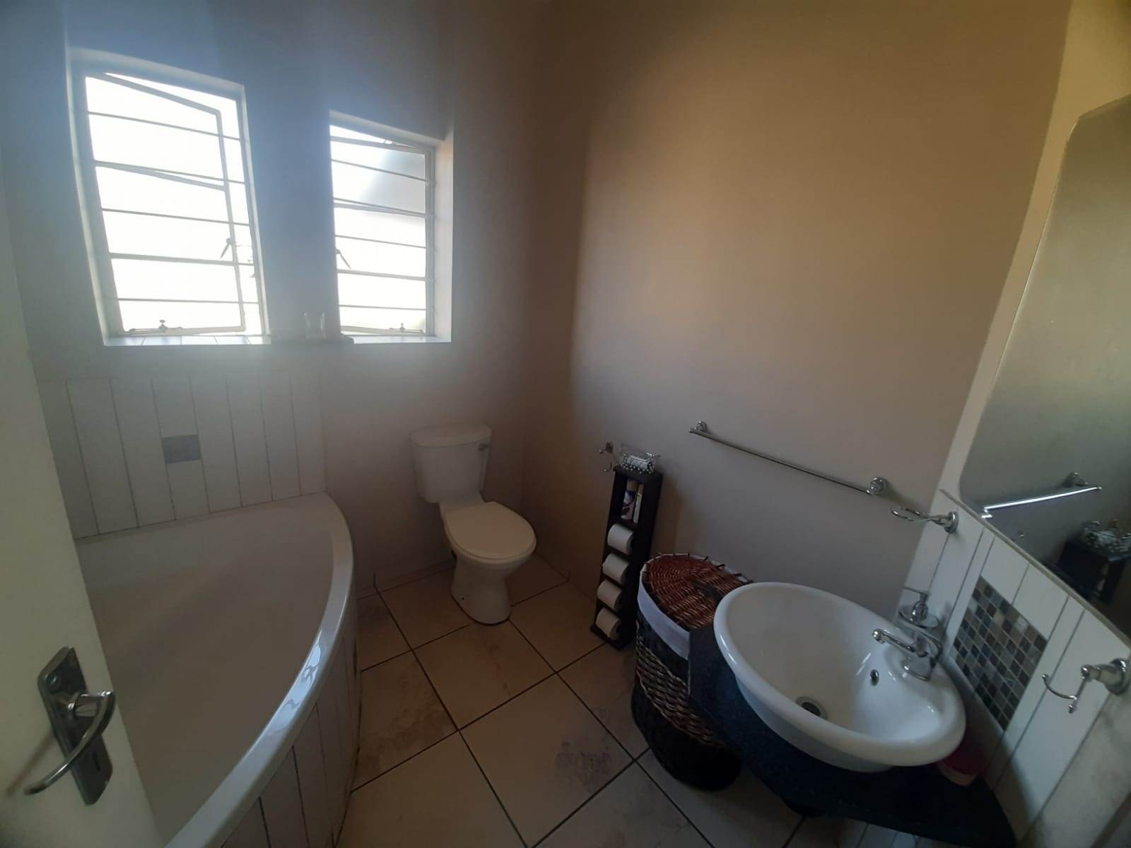 2 Bed Apartment in Waterval East photo number 8