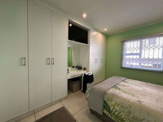 2 Bed Apartment in Park Hill photo number 3