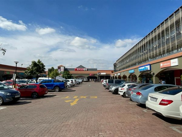 64  m² Commercial space in Blairgowrie