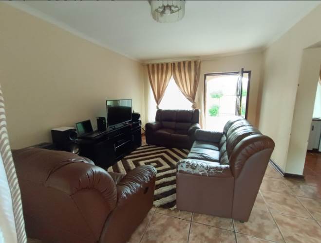 3 Bed House in Annlin photo number 6