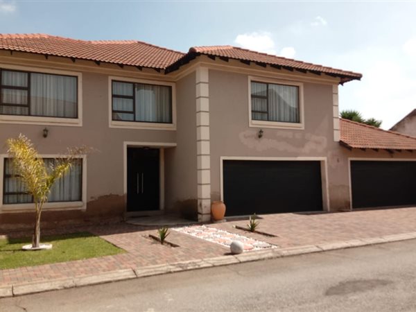 6 Bedroom House 6 Bedroom House