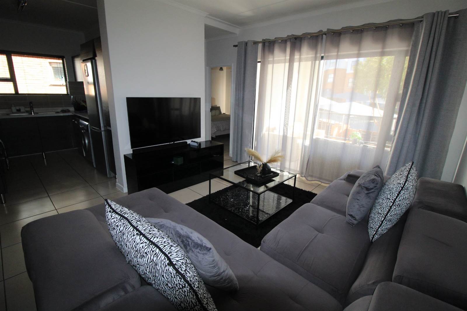 3 Bed Apartment in Olivedale photo number 4