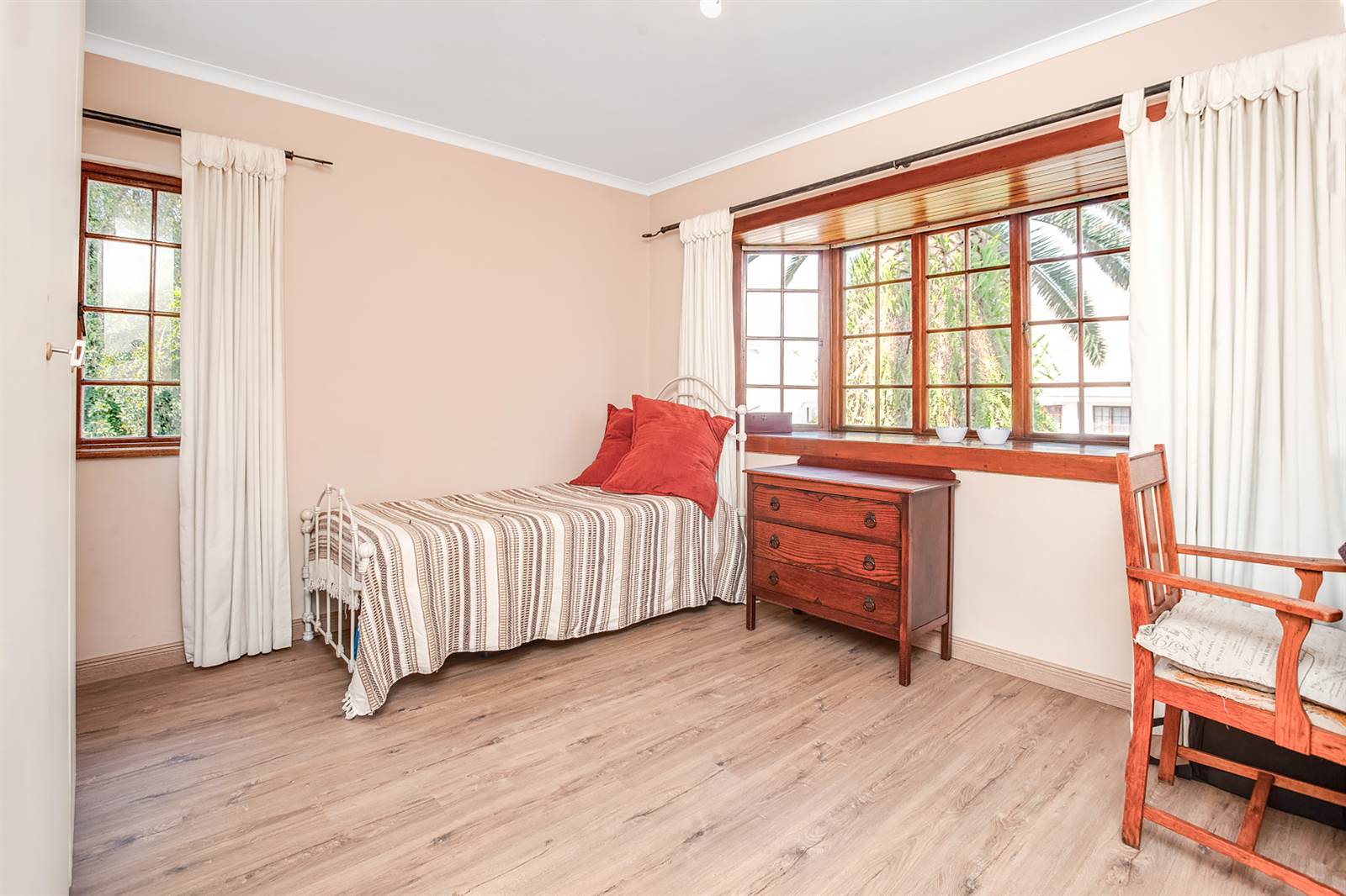 4 Bed House in Lonehill photo number 19