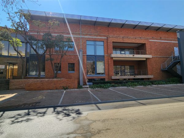 607  m² Commercial space