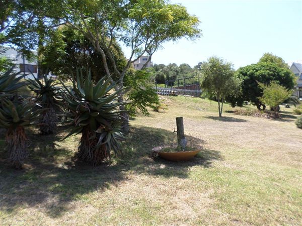 566 m² Land available in Great Brak River