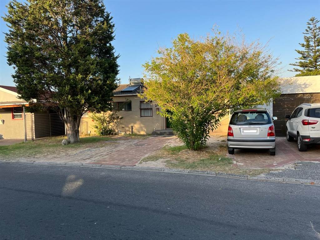 3 Bed House in Brackenfell Central photo number 1