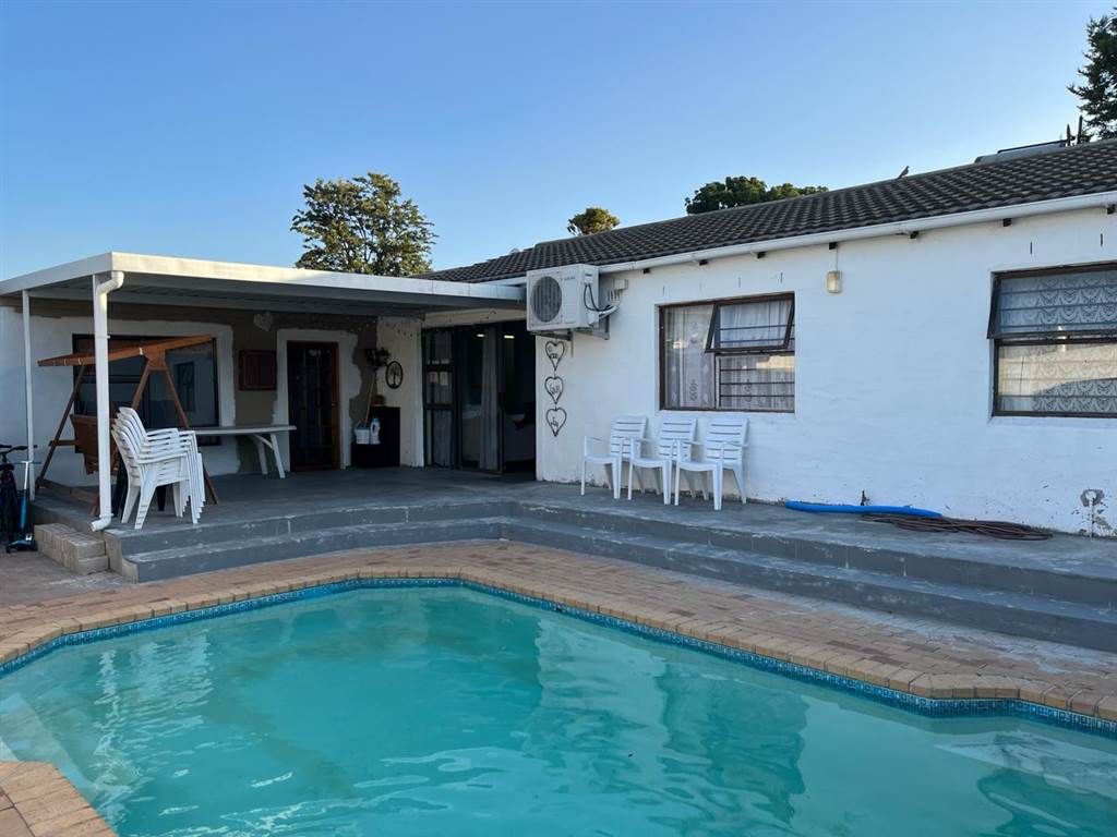 3 Bed House in Brackenfell Central photo number 23