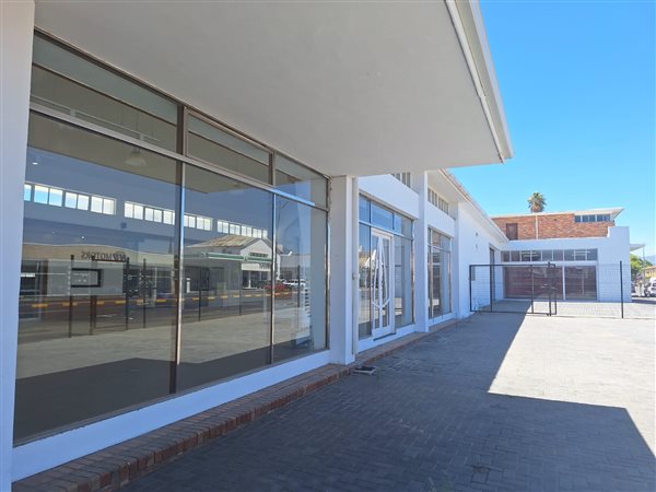 1 812  m² Commercial space