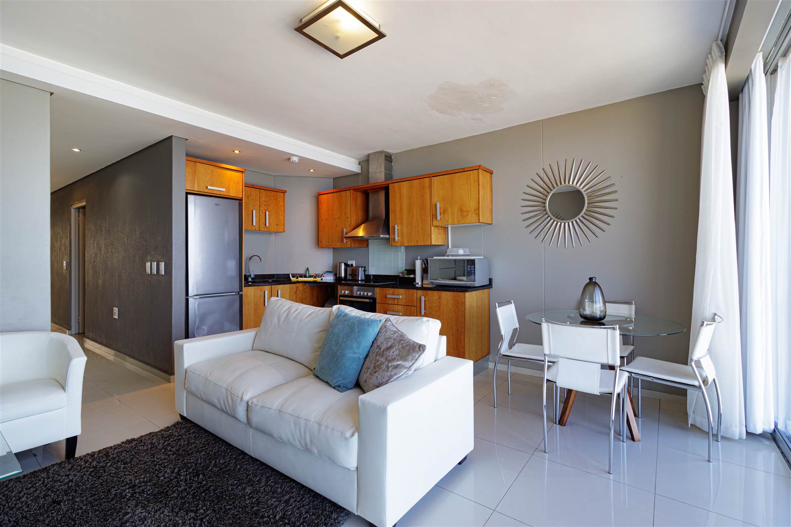 2 Bed Apartment in Bloubergstrand photo number 6