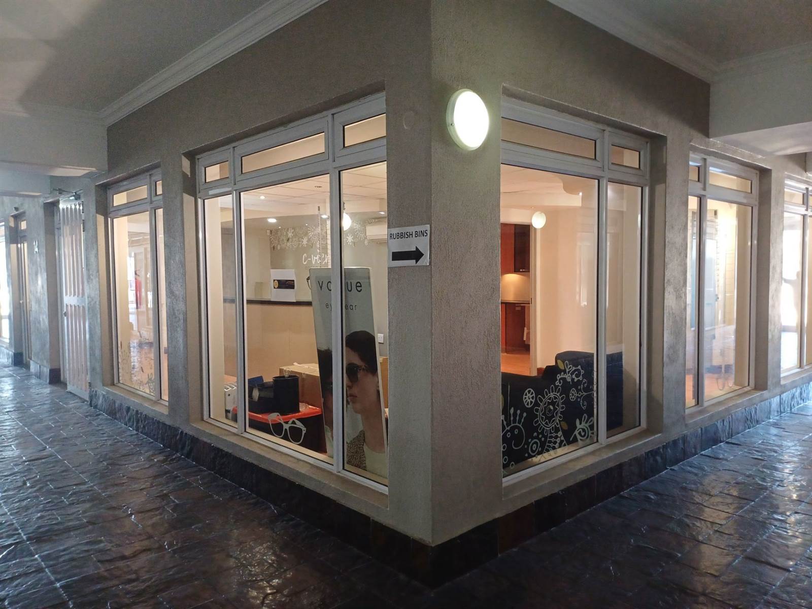 84  m² Commercial space in Jeffreys Bay photo number 2