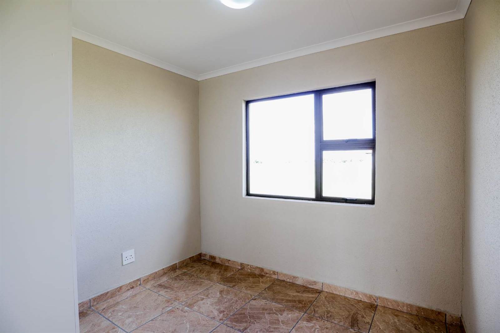 3 Bed House in Reiger Park photo number 11