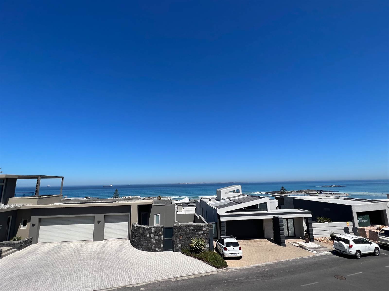 4 Bed House in Bloubergstrand photo number 18